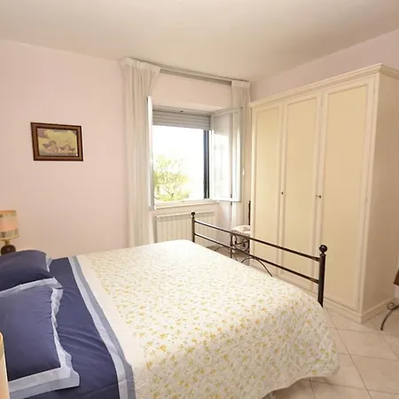 Semesterbostad Sleeps 6 Wifi