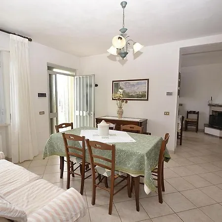 Semesterbostad Sleeps 6 Wifi